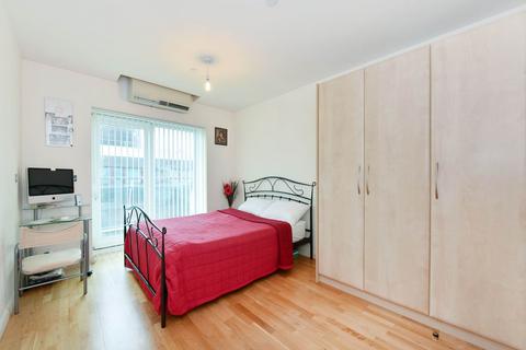 2 bedroom flat for sale, Cavalier House, Ealing