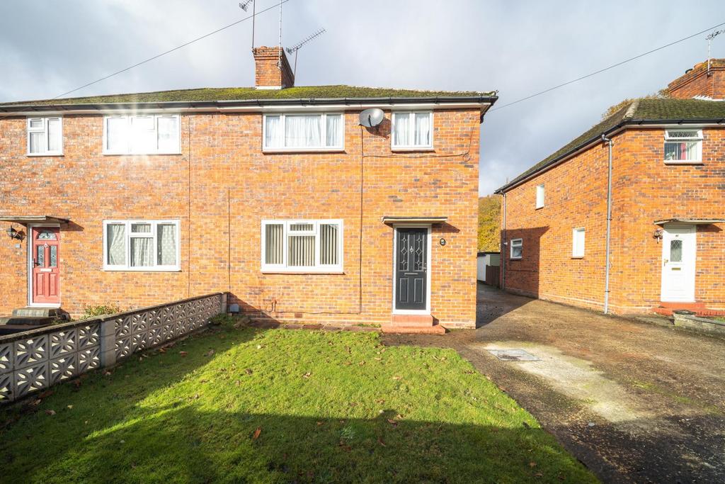 Fowler Road, Farnborough GU14 3 bed semidetached house for sale £385,000