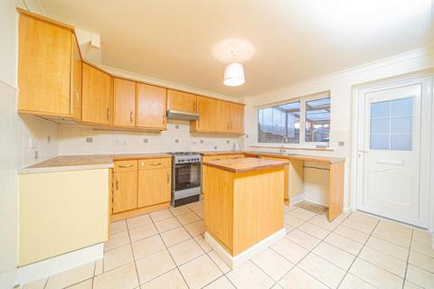 3 bedroom terraced house to rent, Beaulieu Gardens, Camberley GU17