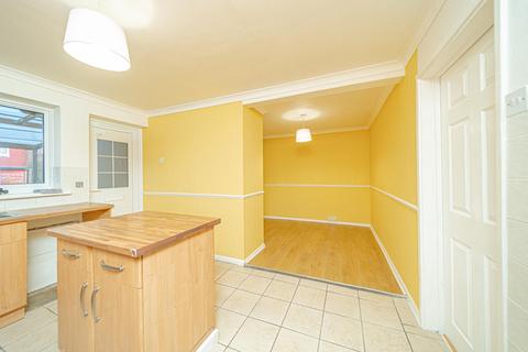 3 bedroom terraced house to rent, Beaulieu Gardens, Camberley GU17