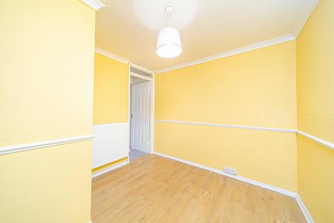 3 bedroom terraced house to rent, Beaulieu Gardens, Camberley GU17