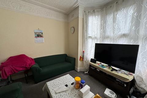 4 bedroom terraced house for sale, Recreation Terrace, Leeds, West Yorkshire, LS11