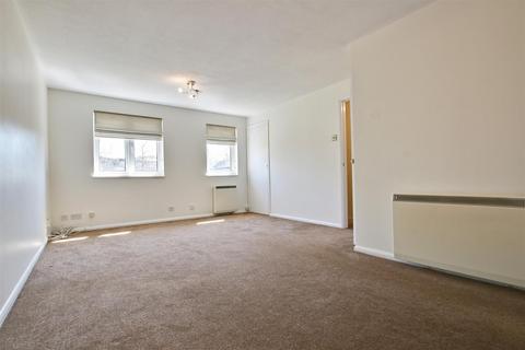 1 bedroom maisonette to rent, Taylor Close, Orpington BR6