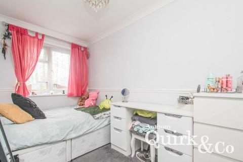 3 bedroom semi-detached house for sale, Cambridge Road, Canvey Island, SS8