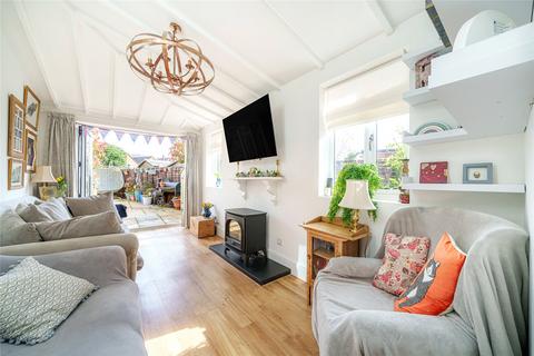 3 bedroom end of terrace house for sale, Bury Avenue, Newport Pagnell, Buckinghamshire, MK16