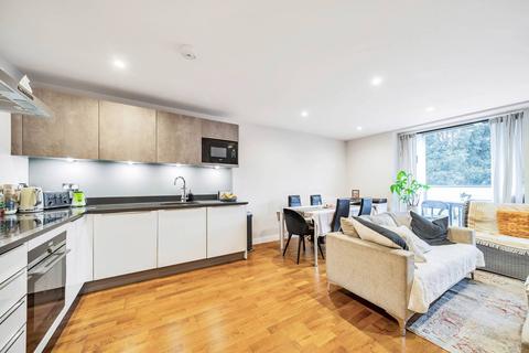 2 bedroom flat for sale, Kings Avenue, Clapham, London, SW4