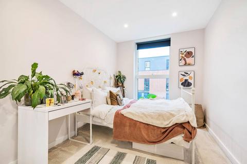 2 bedroom flat for sale, Kings Avenue, Clapham, London, SW4
