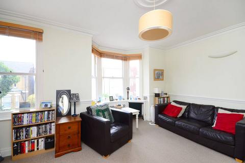 2 bedroom flat to rent, Endlesham Road, Balham, London, SW12