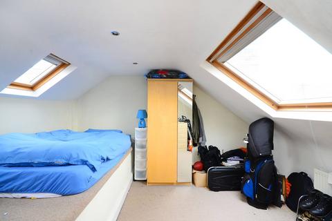 2 bedroom flat to rent, Endlesham Road, Balham, London, SW12