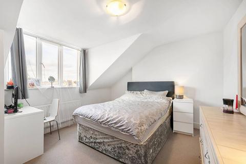 2 bedroom maisonette to rent, Webbs Road, Between the Commons, London, SW11