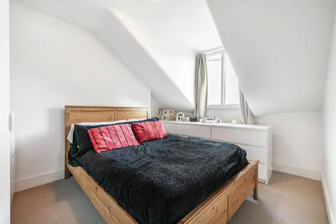 2 bedroom maisonette to rent, Webbs Road, Between the Commons, London, SW11