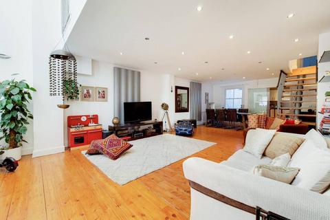 3 bedroom flat to rent, Norwood Road, Herne Hill, London, SE24