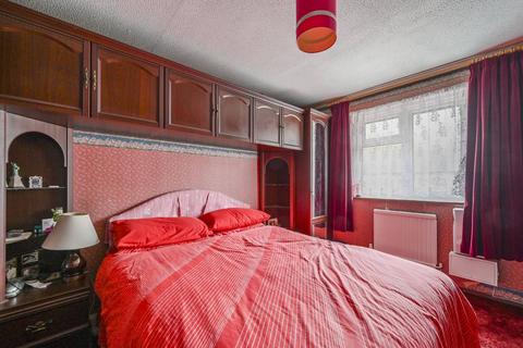 3 bedroom end of terrace house for sale, Bering Walk, Royal Docks, London, E16