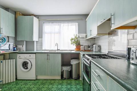 13 Bering Walk, London, E16 3HY