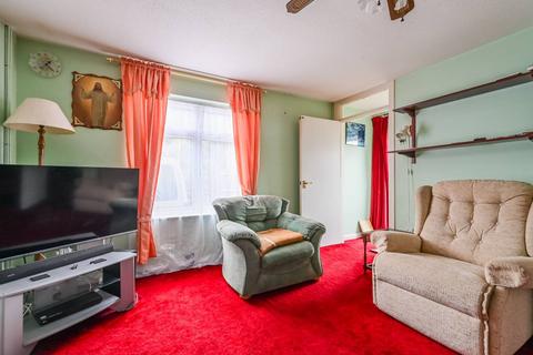 13 Bering Walk, London, E16 3HY
