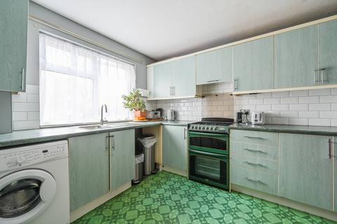 13 Bering Walk, London, E16 3HY