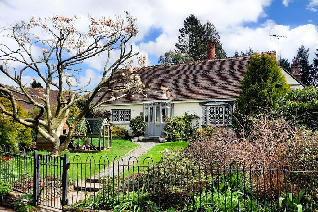 Yarpole HR6 3 bed detached bungalow for sale £500,000