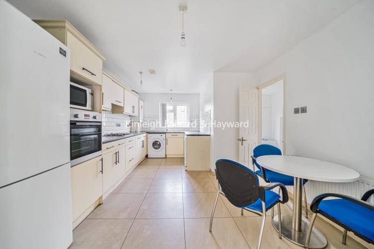 St. Pauls Close London W5 3 bed house £2,500 pcm (£577 pw)