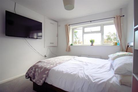 12 Champney Close, Whitehill, Bordon, GU35 9DX