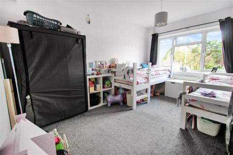 12 Champney Close, Whitehill, Bordon, GU35 9DX