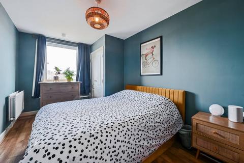 2 bedroom flat for sale, Tarves Way, Greenwich, London, SE10