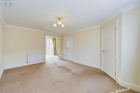 3 bedroom terraced house to rent, Windmill Close, Fairford Leys
