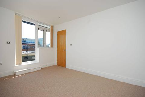 2 bedroom flat to rent, Seven Kings Way, Kingston, Kingston upon Thames, KT2