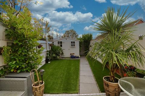 29 Bushy Close, Romford, RM1 4WL