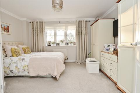 29 Bushy Close, Romford, RM1 4WL