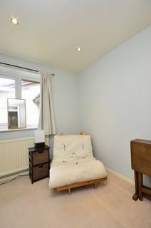 2 bedroom flat to rent, Laburnum Close, Friern Barnet, London, N11
