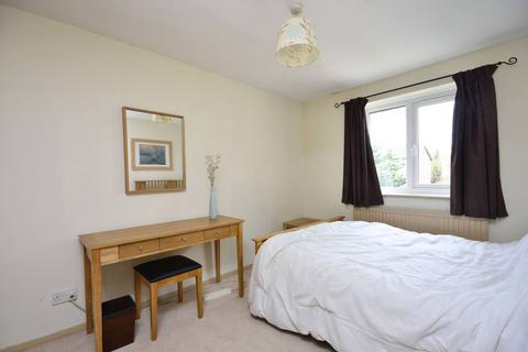 2 bedroom flat to rent, Laburnum Close, Friern Barnet, London, N11