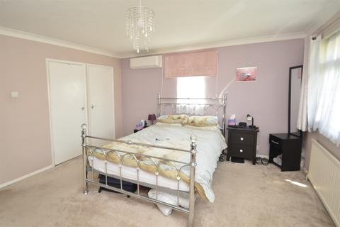 2 bedroom end of terrace house for sale, Holly Close, Storrington, West Sussex, RH20