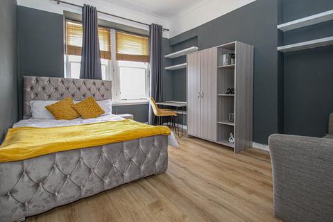 3 bedroom flat to rent, Berkeley Street, GLASGOW G3