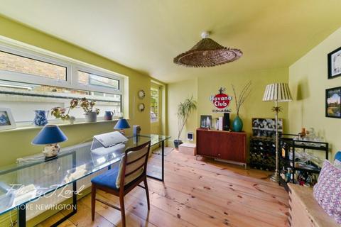33a Foulden Road, London, N16 7UU