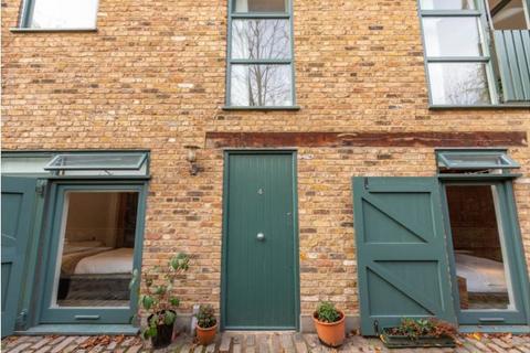 2 bedroom terraced house to rent, Prices Mews, London N1