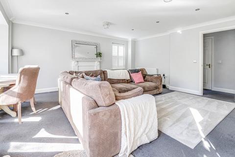 96 Horseshoe Crescent, Shoeburyness, Southend-on-sea, SS3 9WL
