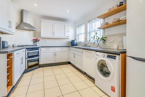 96 Horseshoe Crescent, Shoeburyness, Southend-on-sea, SS3 9WL