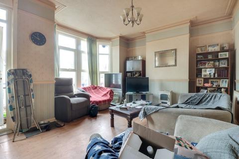 2 bedroom flat for sale, Lifstan Way, Thorpe Bay SS1