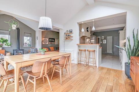 24 Burges Road, Thorpe Bay, Southend-on-sea, SS1 3AY