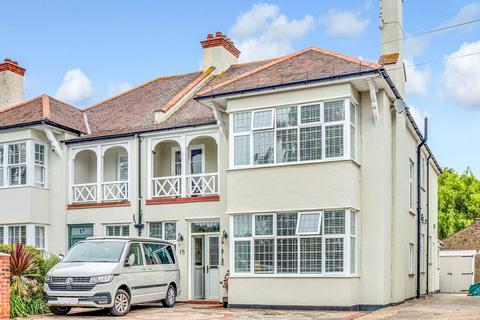 15 Colbert Avenue, Southend-on-sea, SS1 3BH