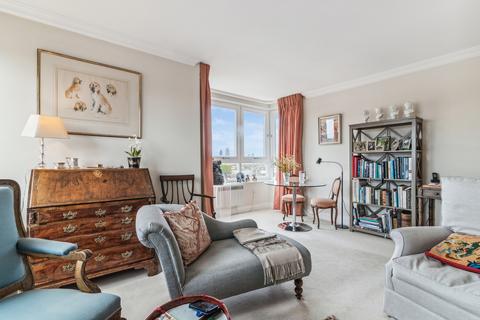 17 Chelsea Towers, London, SW3 5PN