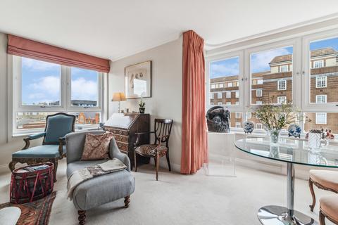 17 Chelsea Towers, London, SW3 5PN