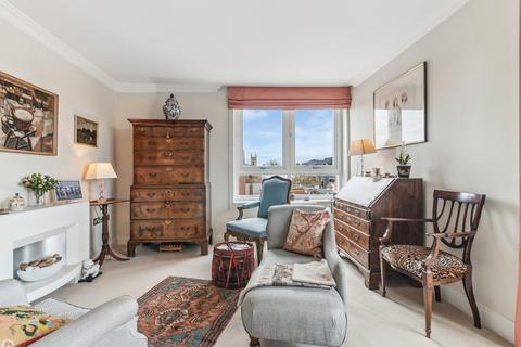 17 Chelsea Towers, London, SW3 5PN