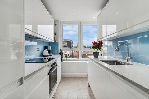 17 Chelsea Towers, London, SW3 5PN