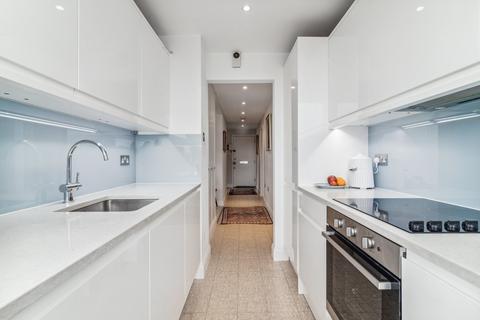 17 Chelsea Towers, London, SW3 5PN