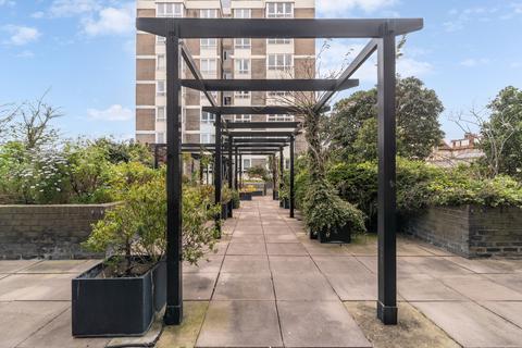 17 Chelsea Towers, London, SW3 5PN