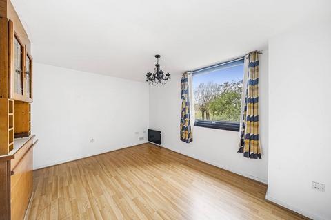 1 bedroom flat to rent, Britten Close, Golders Green, London, NW11