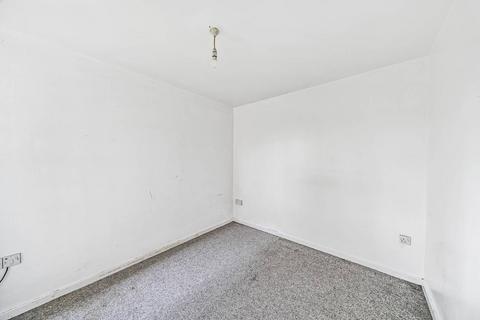 1 bedroom flat to rent, Britten Close, Golders Green, London, NW11