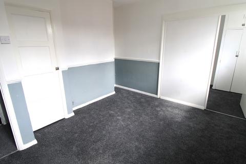 1 bedroom flat for sale, Leamington Close, Romford RM3