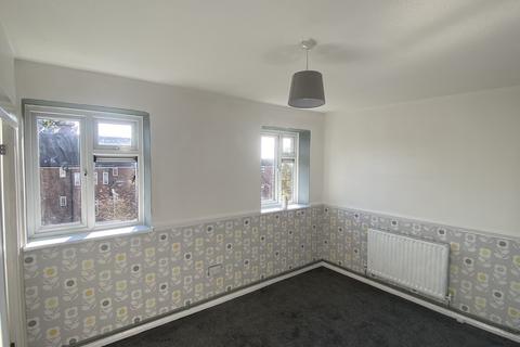 1 bedroom flat for sale, Leamington Close, Romford RM3